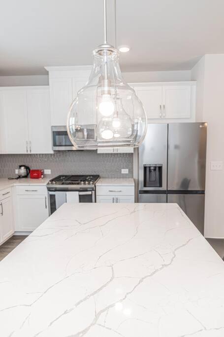 New Spacious 3 Bedroom Suite Garage Parking Free Wi-Fi Office Space And Patio View Duluth Esterno foto