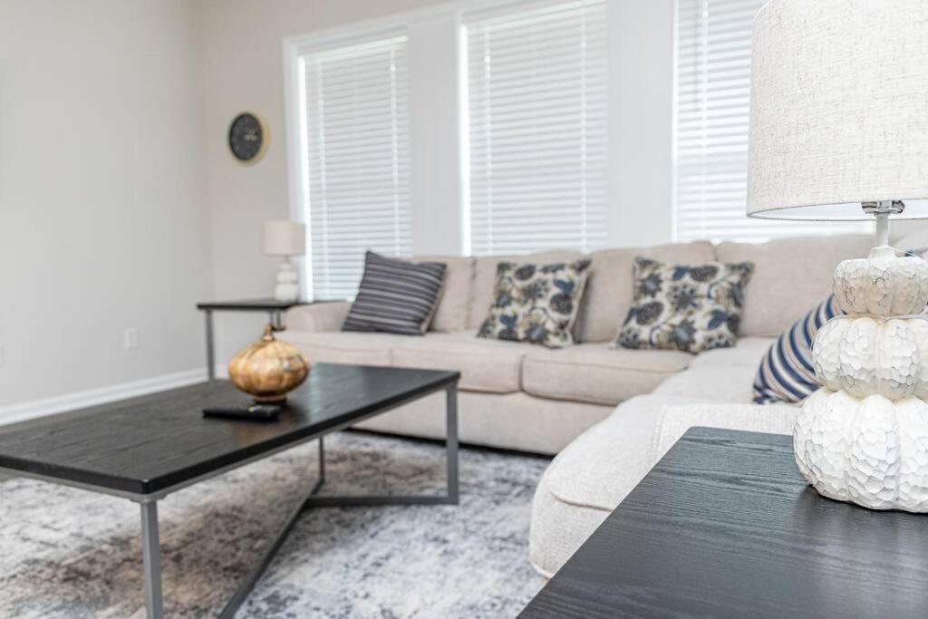 New Spacious 3 Bedroom Suite Garage Parking Free Wi-Fi Office Space And Patio View Duluth Esterno foto