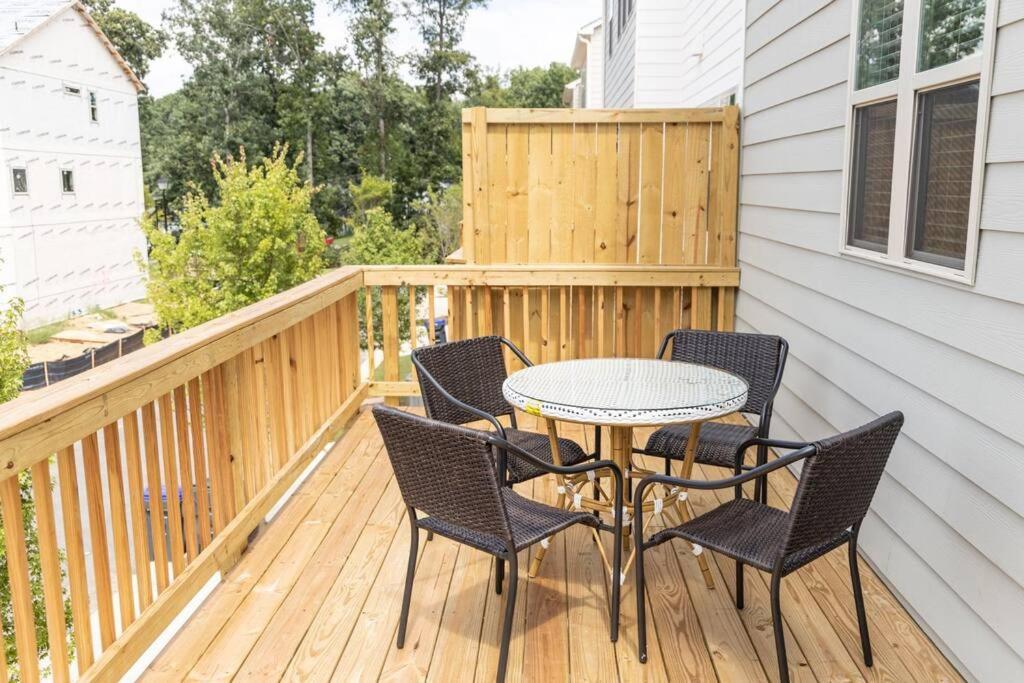 New Spacious 3 Bedroom Suite Garage Parking Free Wi-Fi Office Space And Patio View Duluth Esterno foto