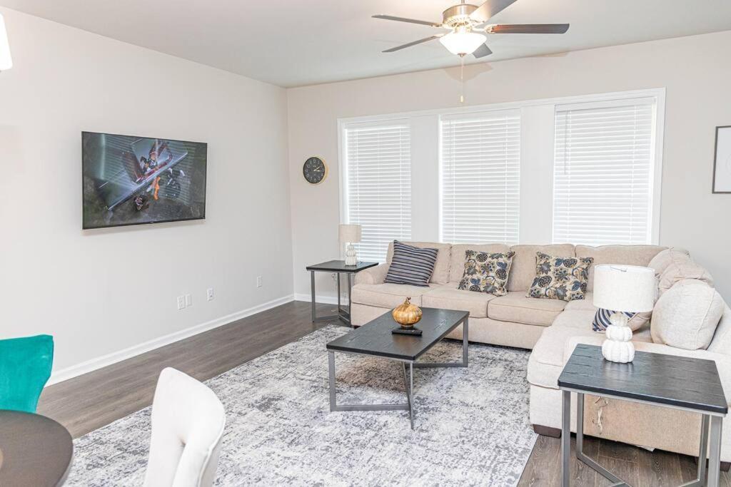 New Spacious 3 Bedroom Suite Garage Parking Free Wi-Fi Office Space And Patio View Duluth Esterno foto