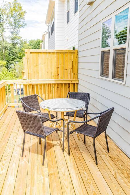 New Spacious 3 Bedroom Suite Garage Parking Free Wi-Fi Office Space And Patio View Duluth Esterno foto