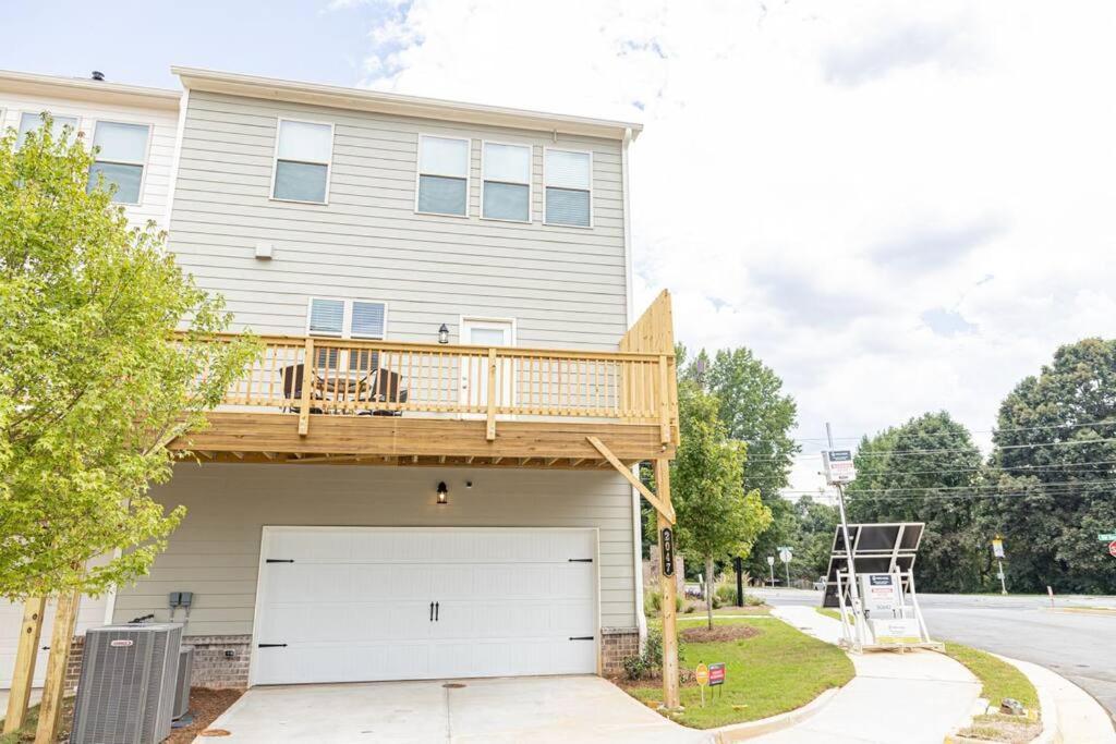 New Spacious 3 Bedroom Suite Garage Parking Free Wi-Fi Office Space And Patio View Duluth Esterno foto
