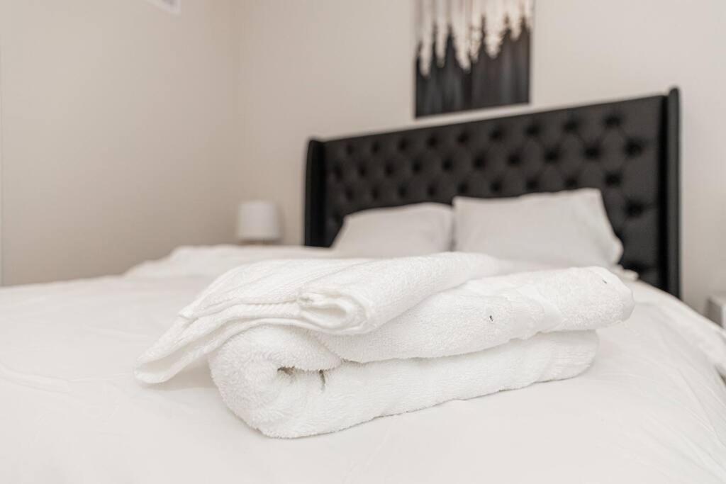 New Spacious 3 Bedroom Suite Garage Parking Free Wi-Fi Office Space And Patio View Duluth Esterno foto