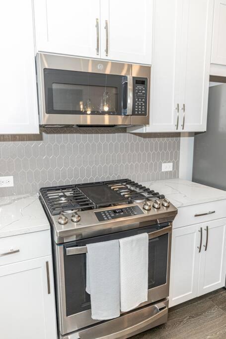 New Spacious 3 Bedroom Suite Garage Parking Free Wi-Fi Office Space And Patio View Duluth Esterno foto