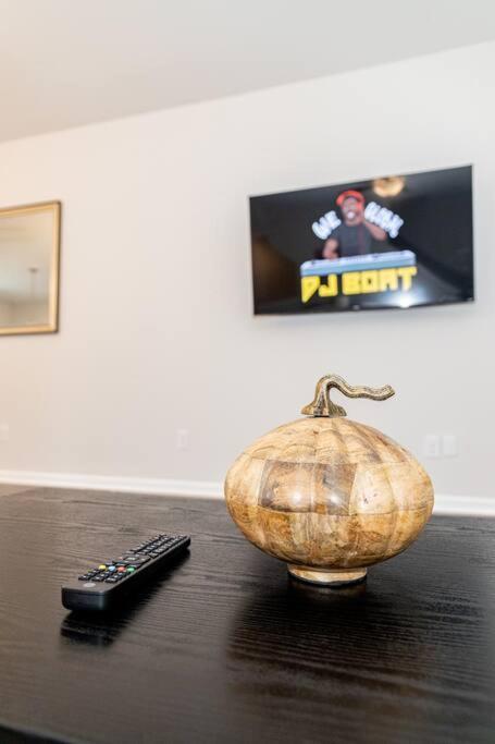 New Spacious 3 Bedroom Suite Garage Parking Free Wi-Fi Office Space And Patio View Duluth Esterno foto