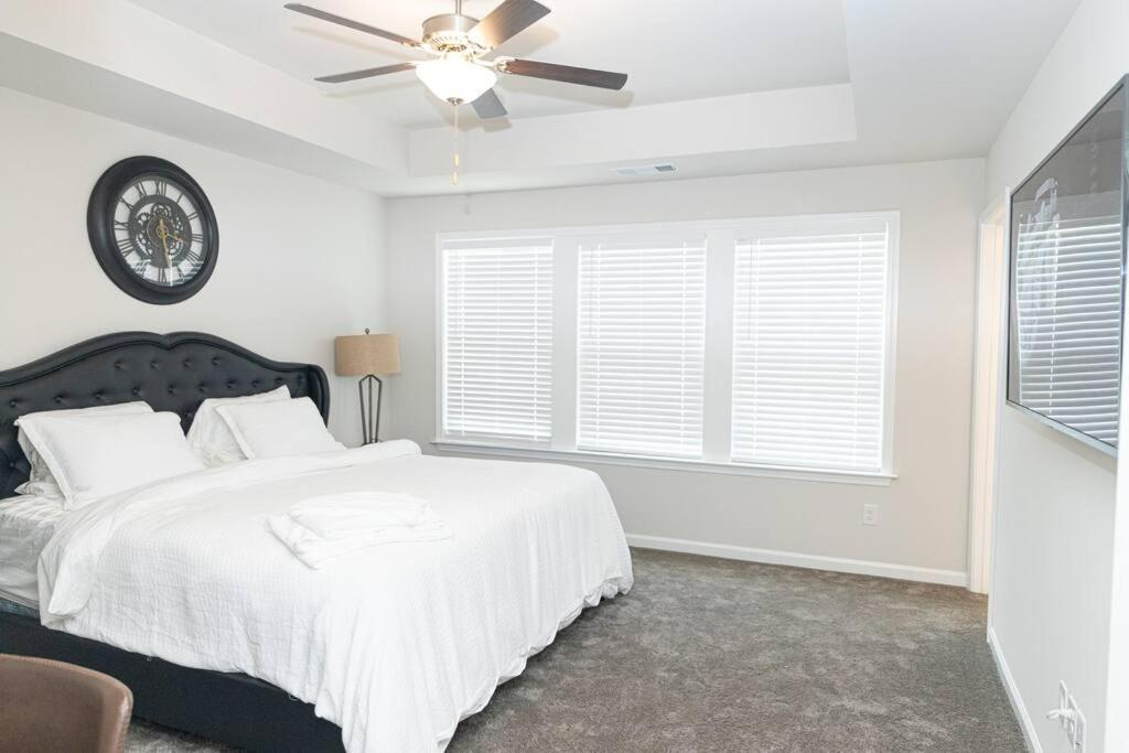 New Spacious 3 Bedroom Suite Garage Parking Free Wi-Fi Office Space And Patio View Duluth Esterno foto