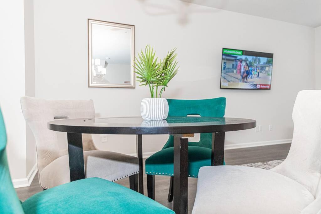 New Spacious 3 Bedroom Suite Garage Parking Free Wi-Fi Office Space And Patio View Duluth Esterno foto