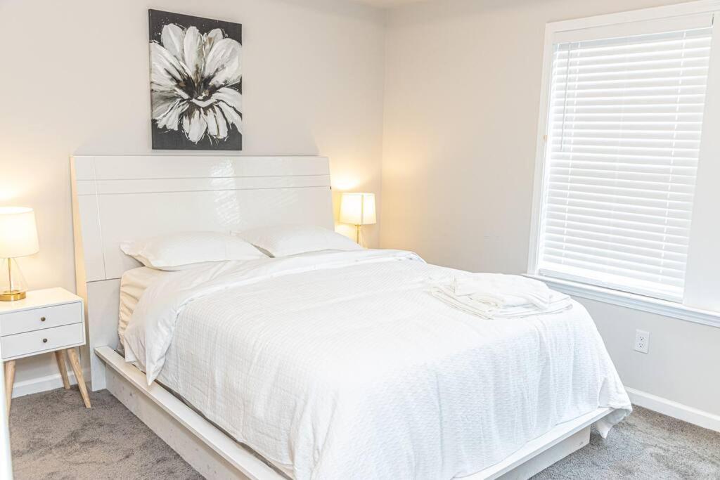 New Spacious 3 Bedroom Suite Garage Parking Free Wi-Fi Office Space And Patio View Duluth Esterno foto